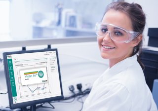 DS2500 Analyzers with lab staff